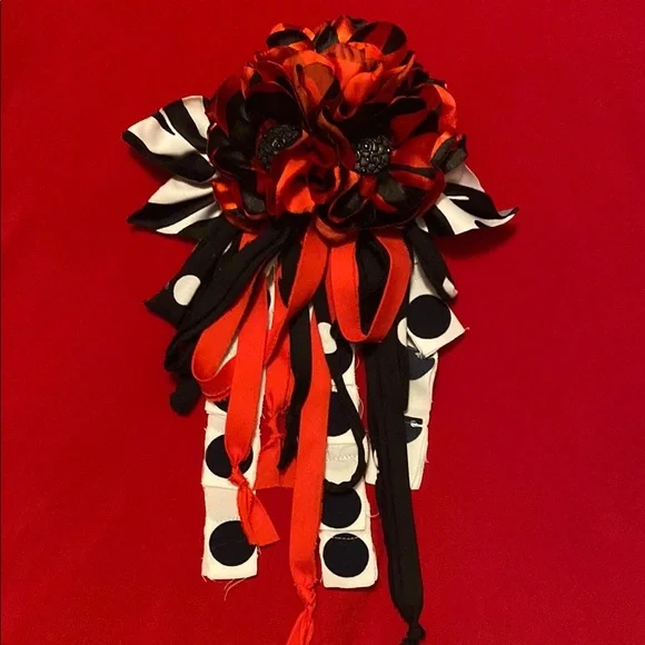 Red and Black Floral Ribbon Brooch - Picture 1 of 5